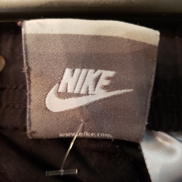 Cute Nike jogger pants, very soft capri length, great condition. Size small. - Picture 3 of 7